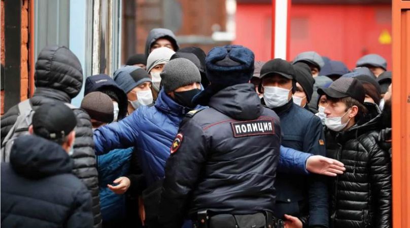 Rendőri intézkedés migránsok ellen a Szentpétervári bolhapiacon