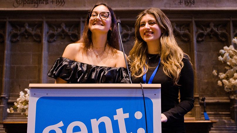 Anastasia Zhuckova, spagnola, 24 anni (sinistra) con Thetis Georgiou, cipriota, 22 anni, presidenti del Ghent International Forum 2024