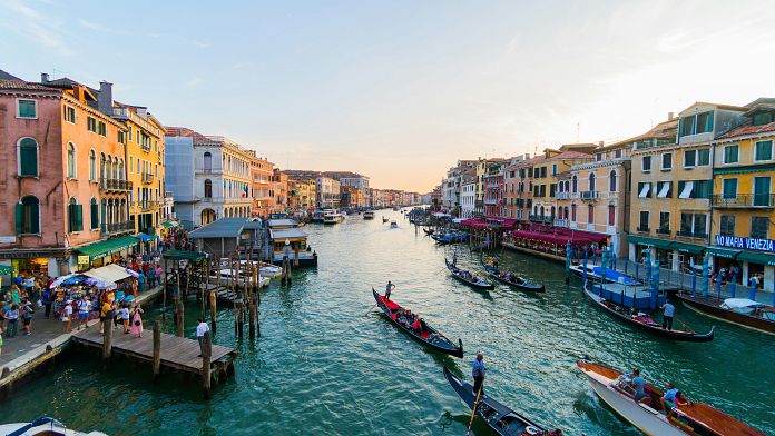 Venise rétablit le droit d'entrée pour les touristes d'un jour pour 2025, en doublant le coût pour les réservations de dernière minute