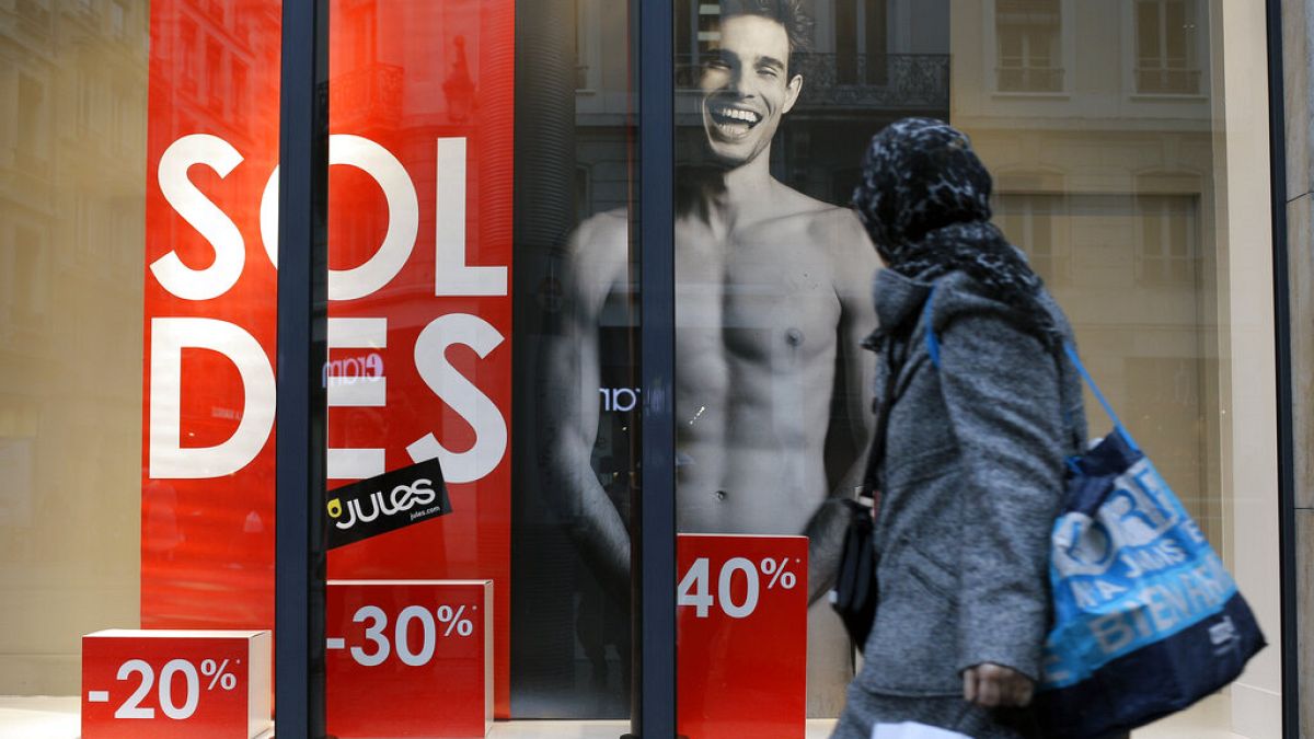 European consumers reluctant to splash cash despite slowing inflation thumbnail