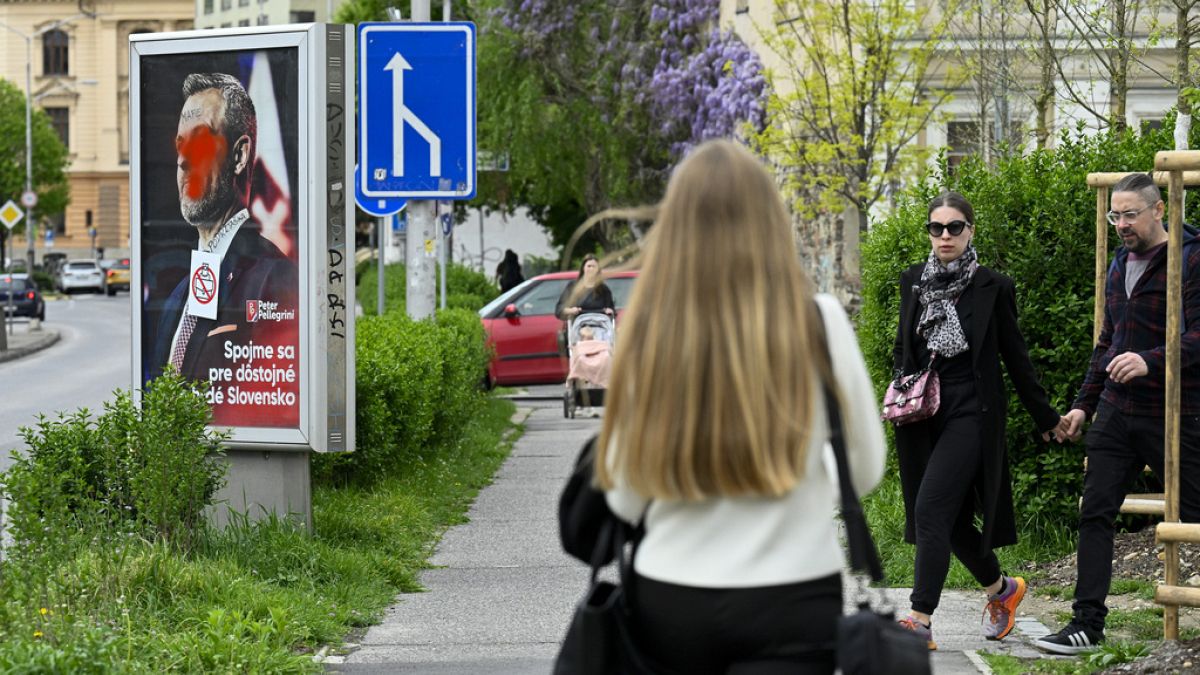 В субботу граждане Словакии из двух кандидатов - Пеллегрини и Корчока - выберут президента республики. 