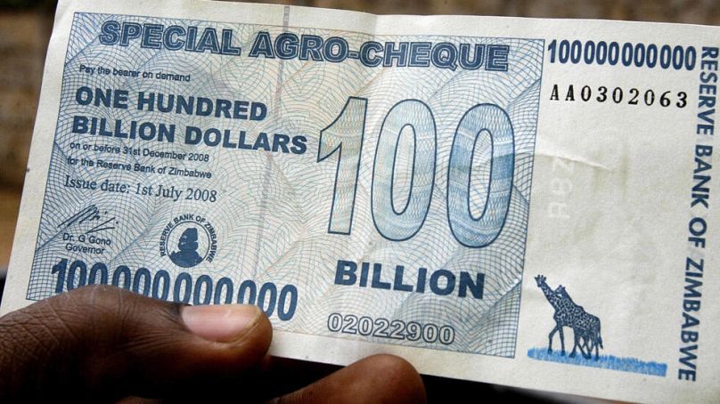Zimbabve'de 100 milyar dolarlık banknot