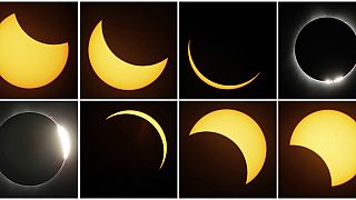 تُظهر هذه المجموعة من الصور مسار الشمس أثناء الكسوف الكلي للقمر