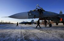 ILLUSZTRÁCIÓ: Szu-27-es készül küldetésre Petrozavodszk külterületén, 2012. február 10-én