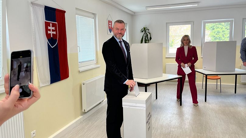 Peter Pellegrini szociáldemokrata jelölt szavaz Csöllén (Rovinka)