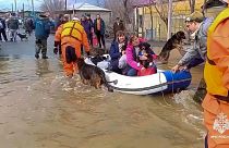 إجلاء السكان بعد انهيار سد في روسيا
