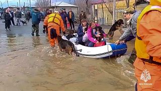 إجلاء السكان بعد انهيار سد في روسيا
