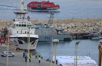 Az Open Arms segélyszervezet Gázába induló hajója a ciprusi Lárnaka kikötőjében 2024. március 10-én