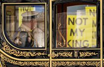 A tavaly novemberi parlamenti ülésszak ünnepélyes nyitányára igyekvő Károly királyt "Not My King" - feliratokkal várták a Republic aktivistái 