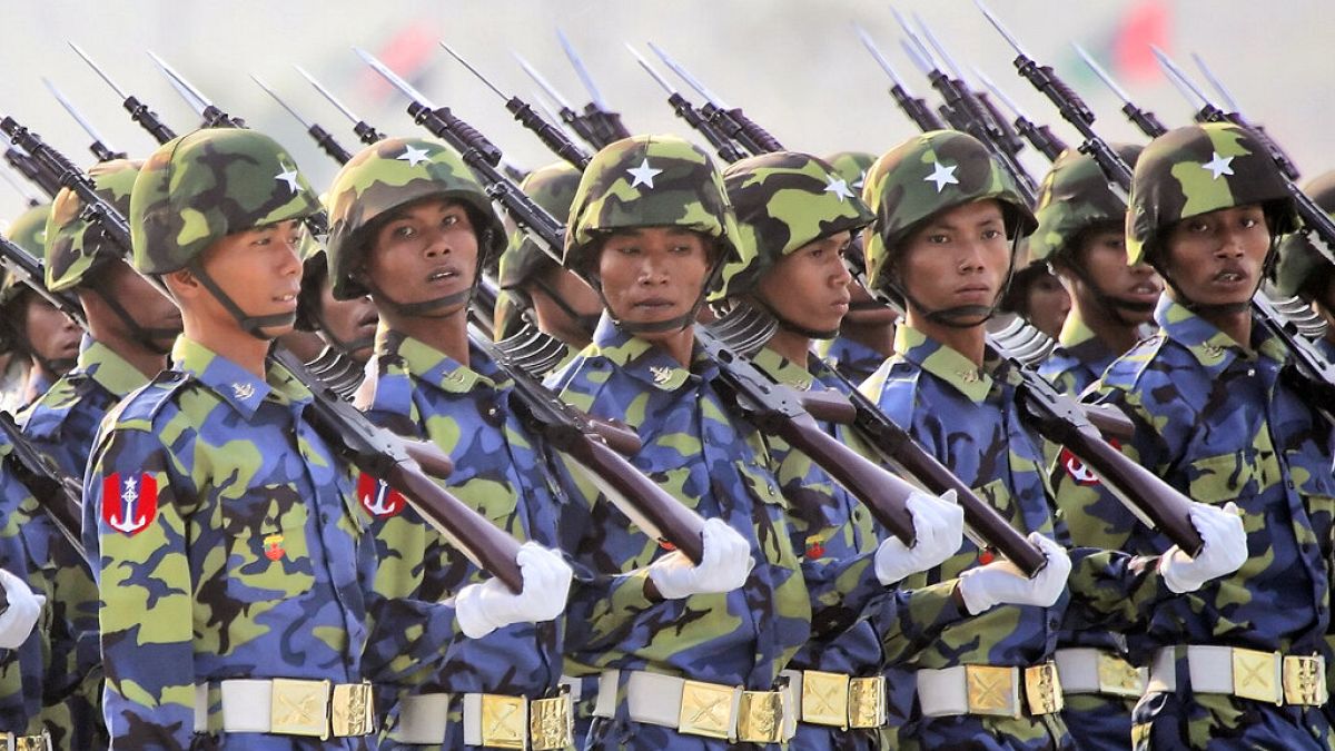 Myanmar ordusu askerleri (arşiv)