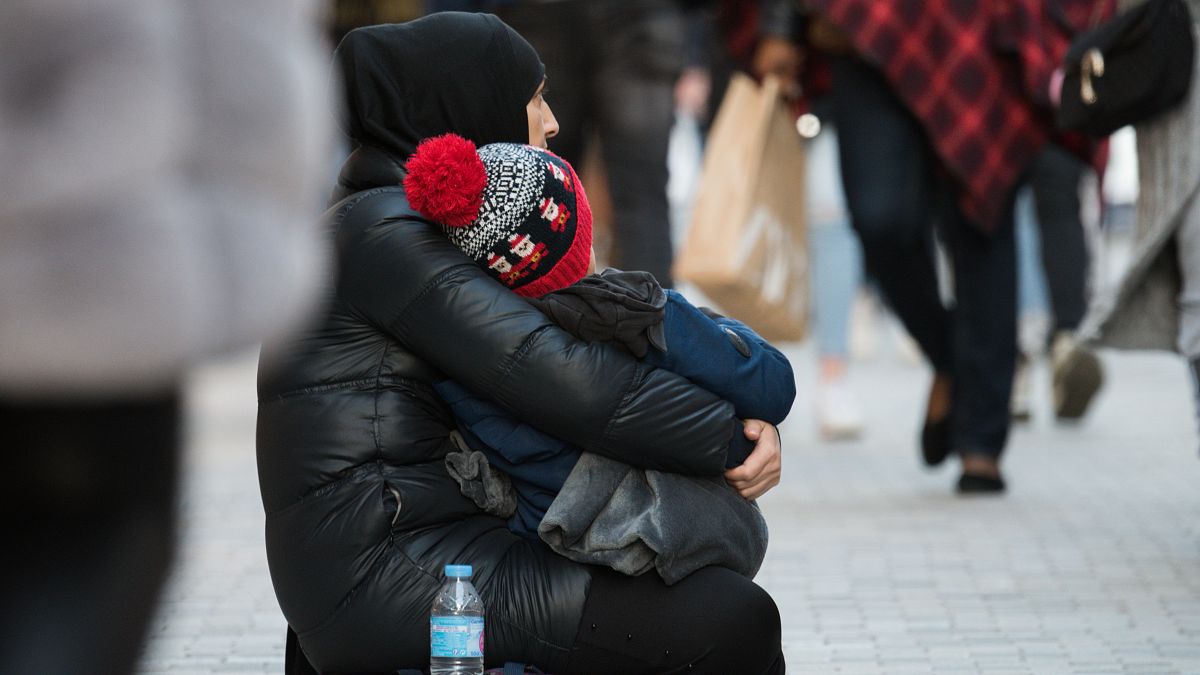 Single mothers at greater risk of poverty and social exclusion thumbnail