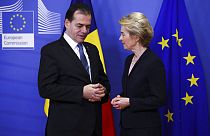 Als Ministerpräsident Rumäniens traf sich Ludovic Orban (links) mit der Präsidentin der Europäischen Kommission, Ursula von der Leyen (rechts). 