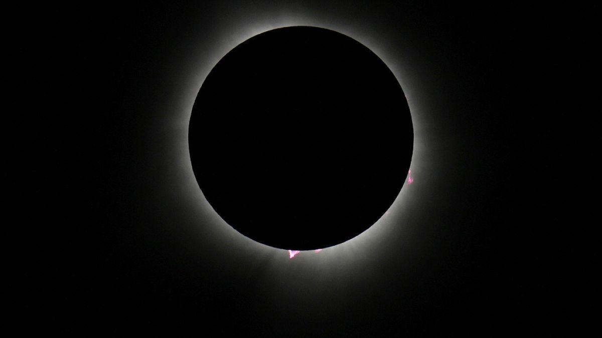 North Americans elated by total solar eclipse thumbnail