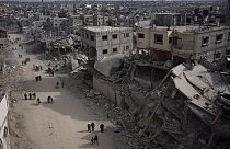 İsrail ordusunun büyük bir yıkım bırakarak çekildiği Gazze'nin Han Yunus semti 