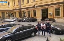 Εικόνα από τη μεταφορά του υπόπτου στο αστυνομικό μέγαρο της Ρώμης