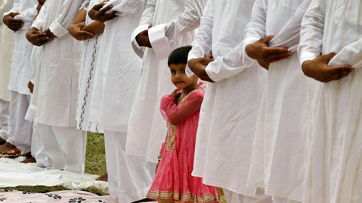 As Ramadan comes to an end, Muslims around the world prepare to celebrate Eid al-Fitr thumbnail