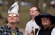 América do Norte assistiu a eclipse solar total durante vários minutos 