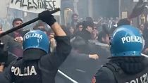 اشتباك بين الشرطة الإيطالية والمتظاهرين