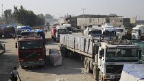 شاحنة مساعدات إنسانية في معبر كرم سالم قطاع غزة
