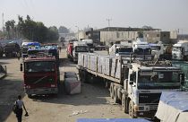 شاحنة مساعدات إنسانية في معبر كرم سالم قطاع غزة