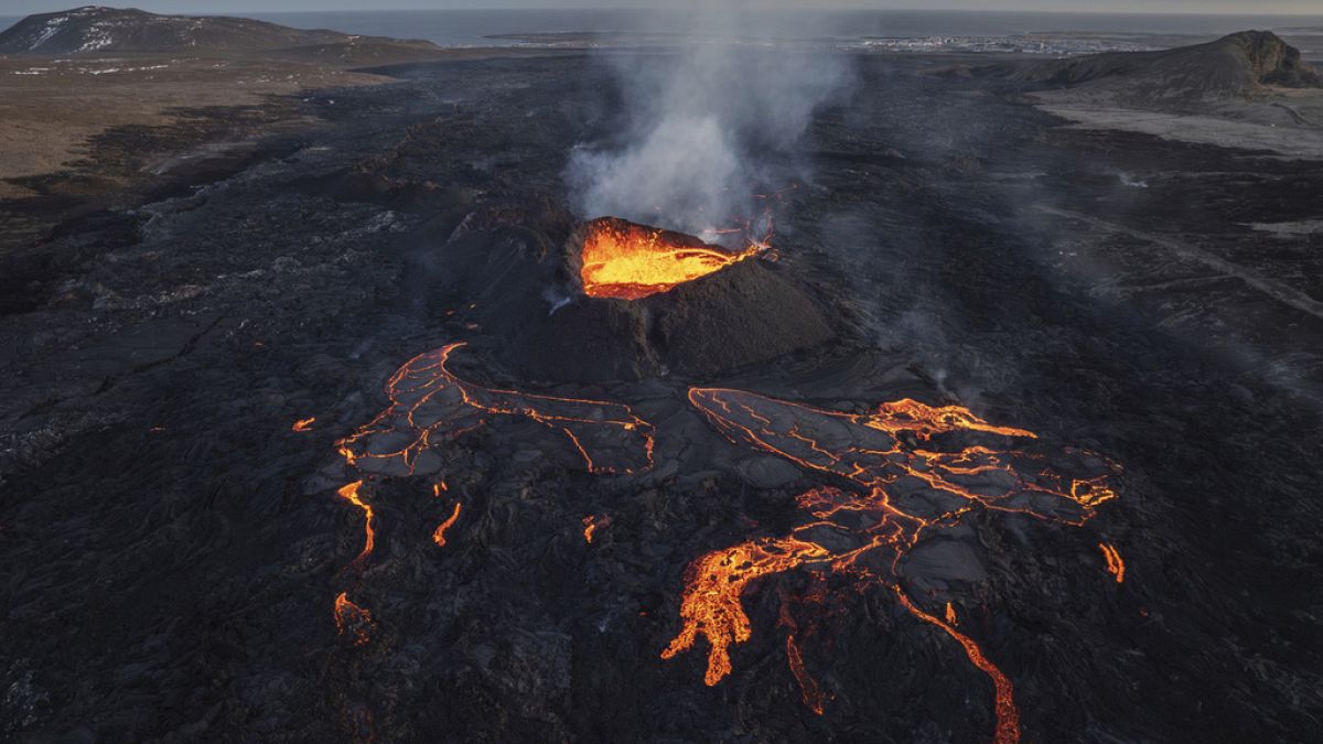 Icelandic volcano continues to spew lava after months of sporadic eruptions thumbnail