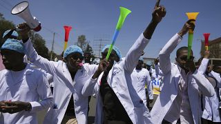 Kenya : 100 médecins grévistes licenciés
