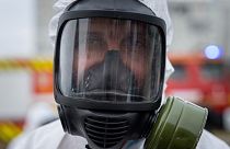 Un secouriste ukrainien portant une combinaison de protection contre les radiations participe à une formation à Zaporijjia, Ukraine, le jeudi 29 juin 2023.