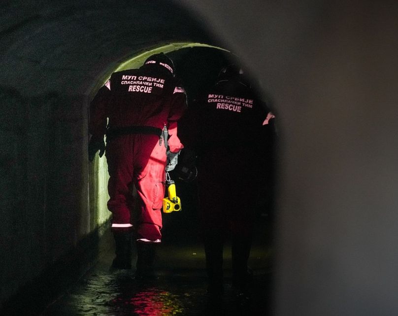 A belügyminisztériumi mentőalakulat az alagutakat is átkutatta