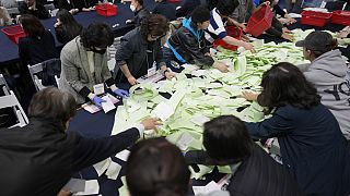 Güney Kore'de seçimleri muhalefet kazanıyor