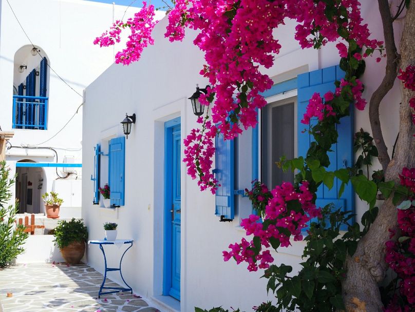 Antiparos offers all the beauty of its neighbouring islands but with far fewer crowds