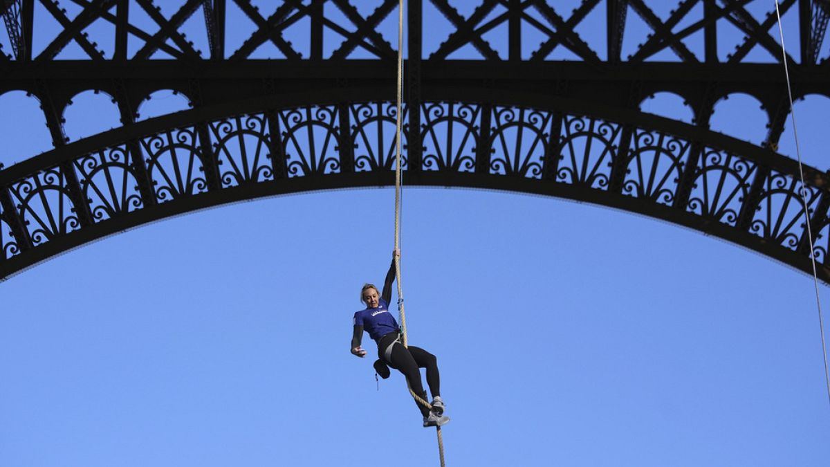 Athlete breaks record by rope climbing Eiffel Tower thumbnail