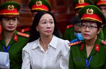 سيدة الأعمال الفيتنامية ترونغ مي لان تحضر المحاكمة في مدينة هوتشي من بفيتنام يوم 11 نيسان / أبريل 2024