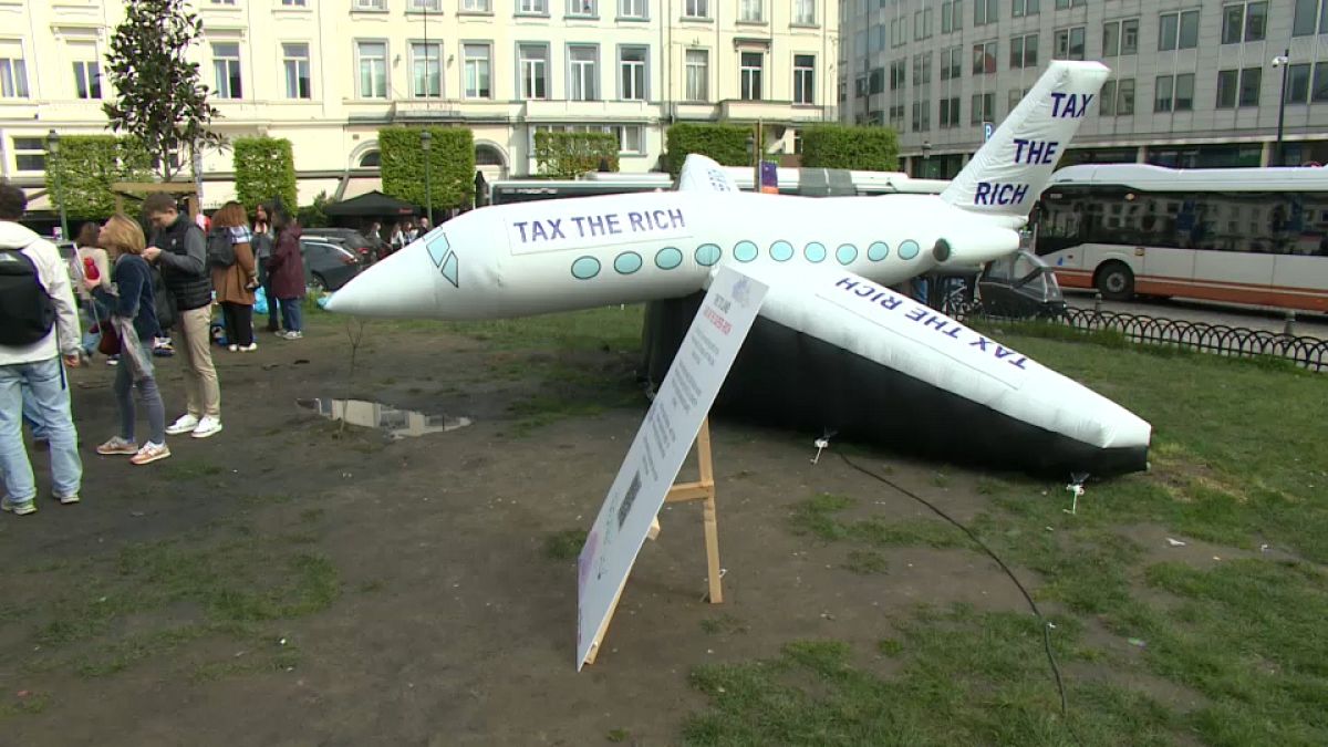 Activists with inflatable jet outside EU Parliament demand higher taxes for super-rich thumbnail