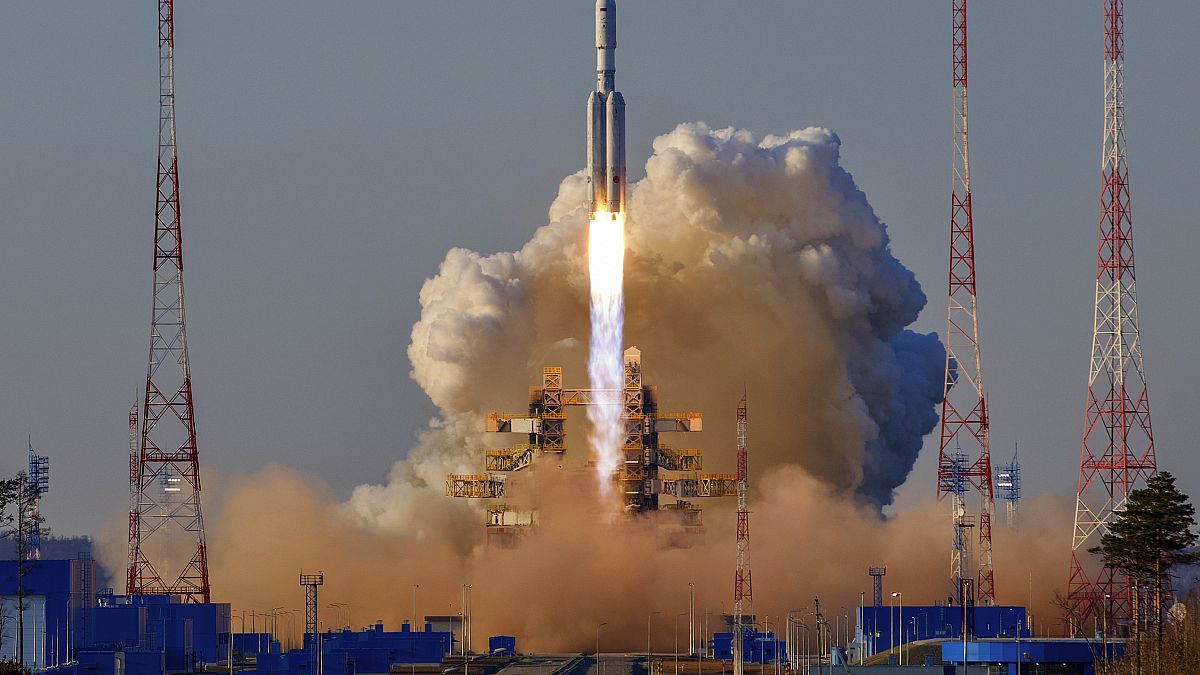 Russia launches rocket from Far East space complex thumbnail