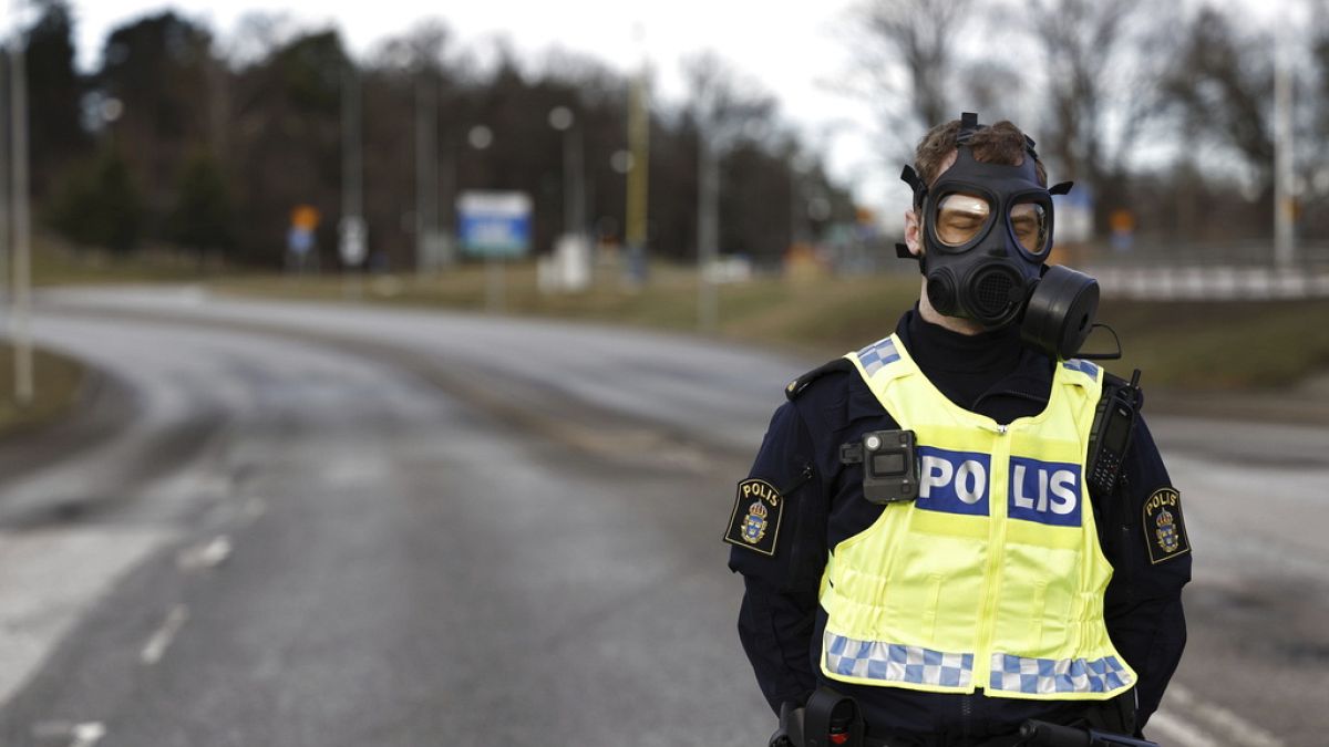 Шведската полиция ще разследва съобщения за изтичане на информация към насилствени банди