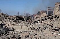 Συντρίμμια μετά από πυραυλικό χτύπημα στην Ουκρανία