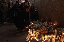 Премьер-министр Швеции посетил стихийный мемориал на месте убийства 39-летнего гражданина Польши.