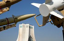 موشک‌های ساخت ایران در مقابل بنای یادبود آزادی در راهپیمایی سالانه انقلاب اسلامی ایران، ۱۱ فوریه ۲۰۲۴