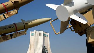 موشک‌های ساخت ایران در مقابل بنای یادبود آزادی در راهپیمایی سالانه انقلاب اسلامی ایران، ۱۱ فوریه ۲۰۲۴