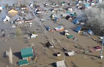 Im russischen Orenburg stehen rund 12.000 Häuser unter Wasser.