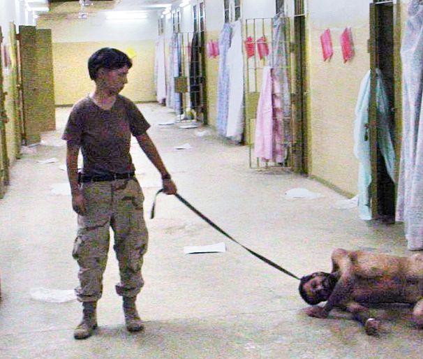 تصاویر تکان دهنده از شکنجه ماموران آمریکایی در زندان ابوغریب بغداد