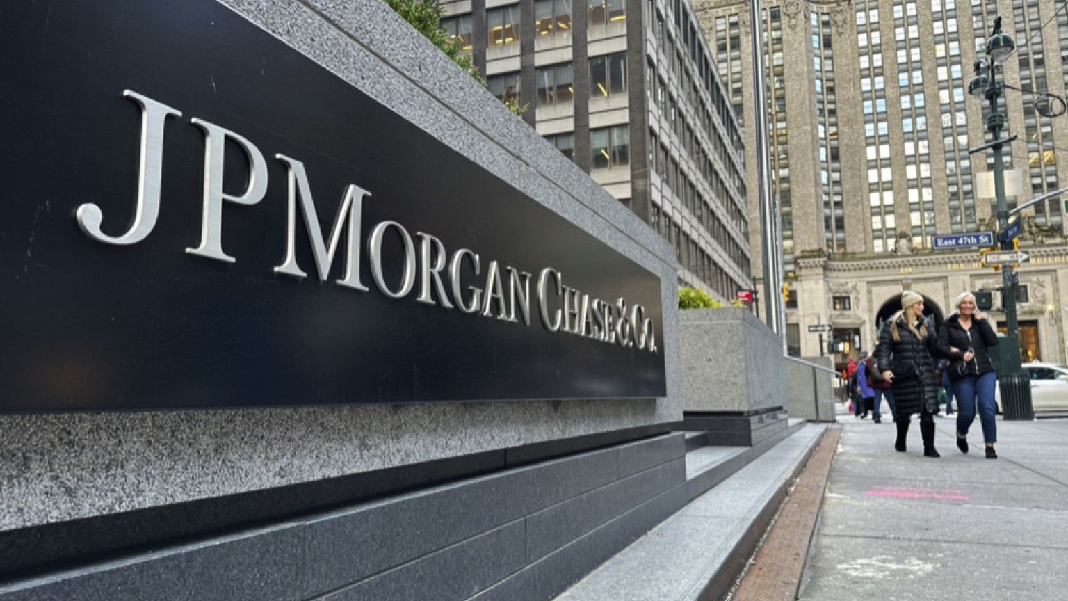 Jpmorgan Risks JPMorgan opens earnings season with profit rise and risk warning | Euronews
