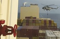Képkocka a Hormuzi-szorosban történt helikopteres rajtaütés videójából