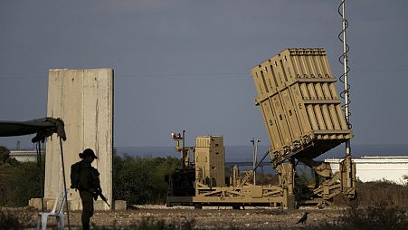 Una batería del sistema de defensa antimisiles de Israel 'Cúpula de Hierro', desplegada para interceptar cohetes, en el sur del territorio israelí.
