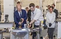 El canciller alemán Olaf Scholz visita la empresa Bosch Hydrogen Powertrain Systems en el distrito de Jiulongpo, en el suroeste del municipio chino de Chongqing.