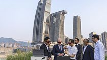 Канцлер Германии Олаф Шольц прибыл в Китай в воскресенье с трехдневным визитом, в ходе которого он встретится с председателем Си Цзиньпином.