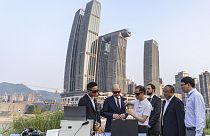 Канцлер Германии Олаф Шольц прибыл в Китай в воскресенье с трехдневным визитом, в ходе которого он встретится с председателем Си Цзиньпином.