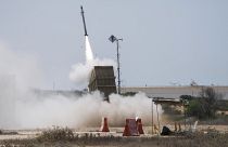 نظام القبة الحديدية للدفاع الجوي ينطلق لاعتراض صاروخ أطلق من قطاع غزة