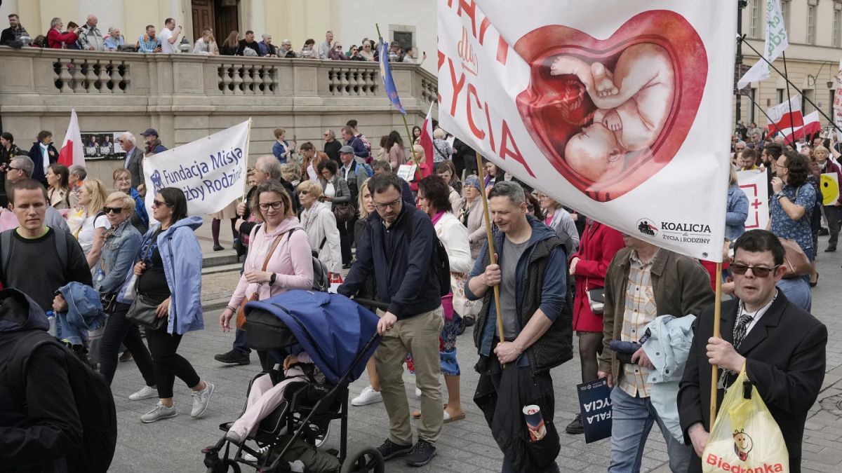 Polscy przeciwnicy aborcji protestowali przeciwko propozycjom liberalizacji obowiązującego restrykcyjnego prawa