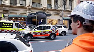 Polis, Sydney'deki bıçaklı saldırganın kadınları hedef aldığını duyurdu